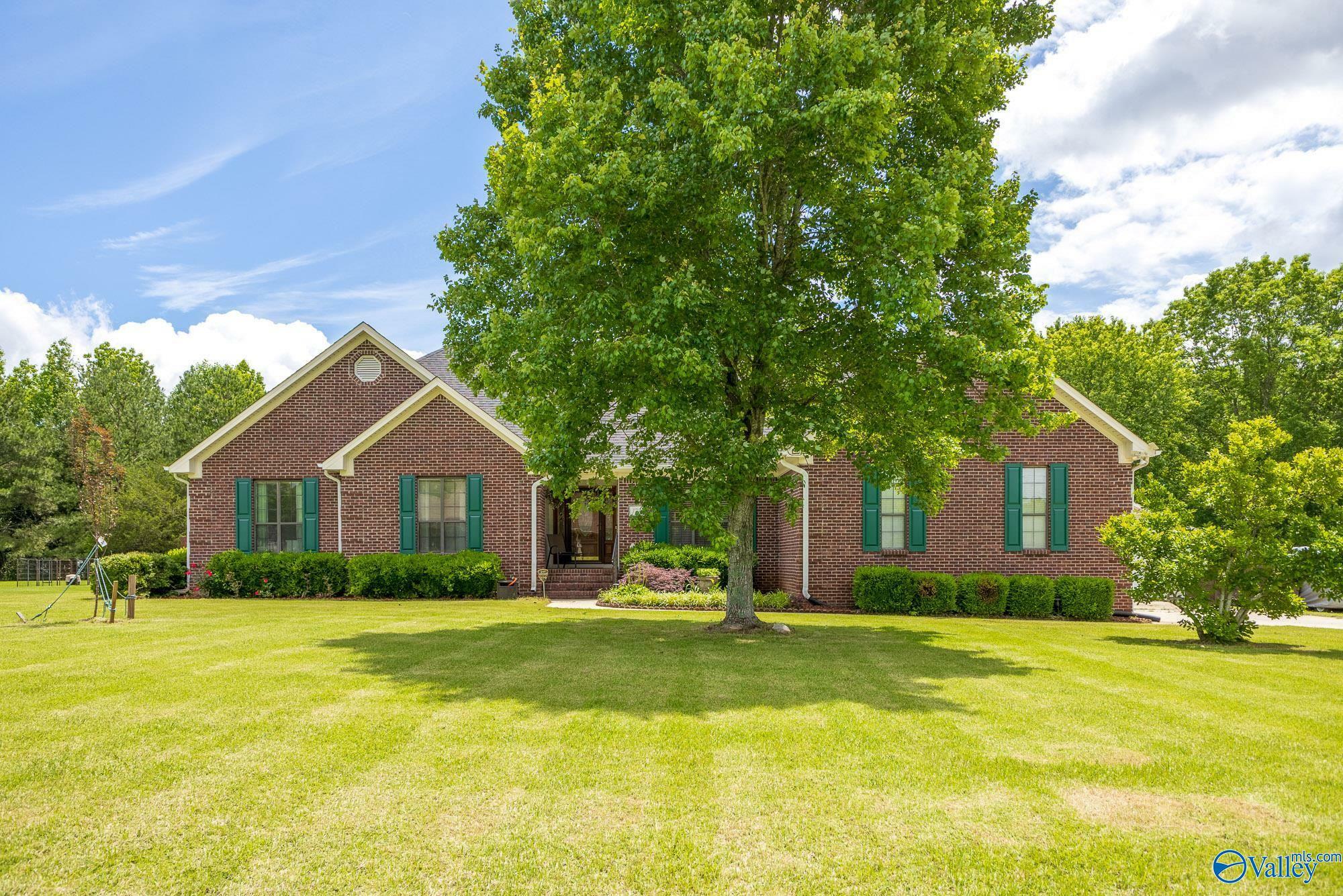 Property Photo: 129 Ivywood Road AL 35603