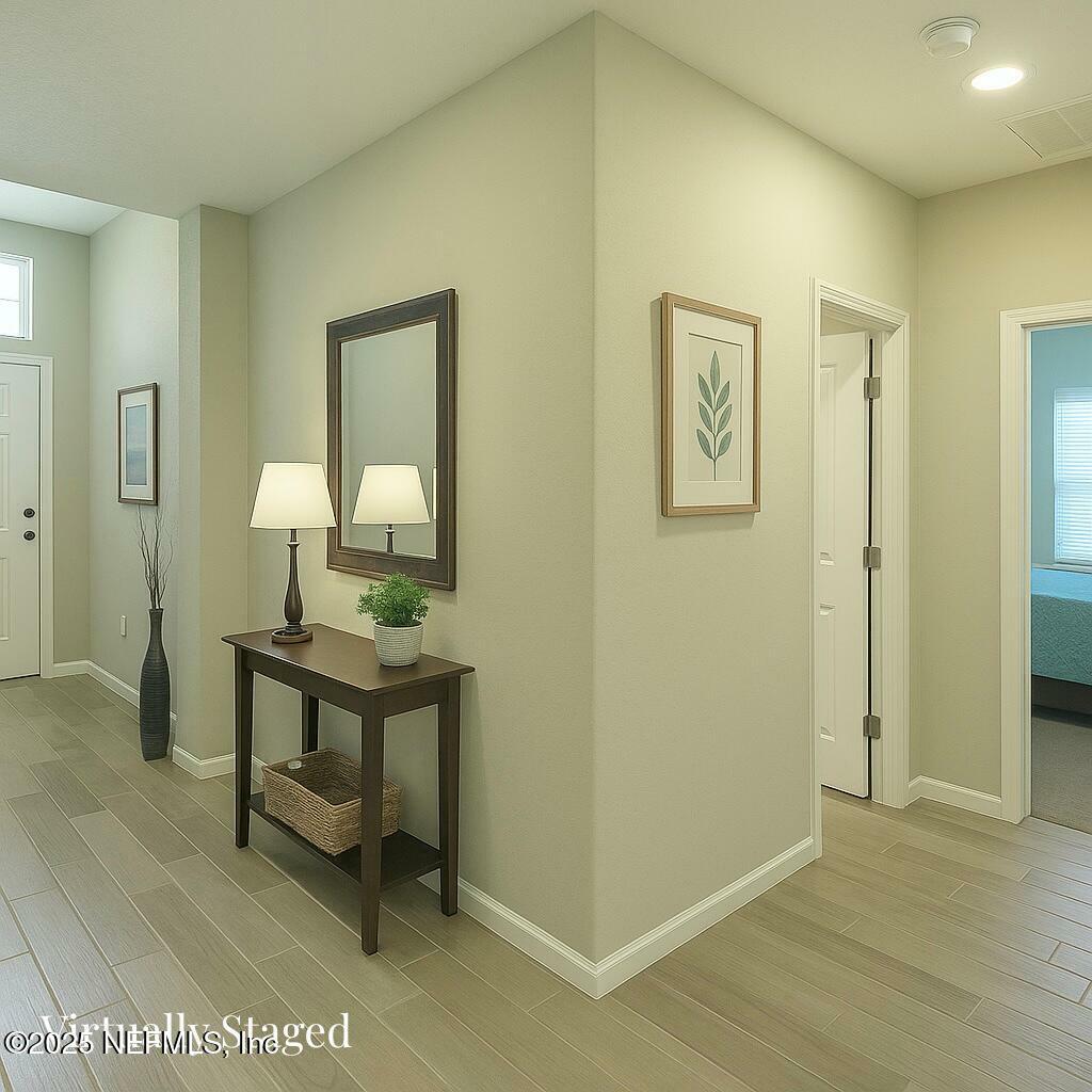 Property Photo: 905 Colon Lane FL 32218