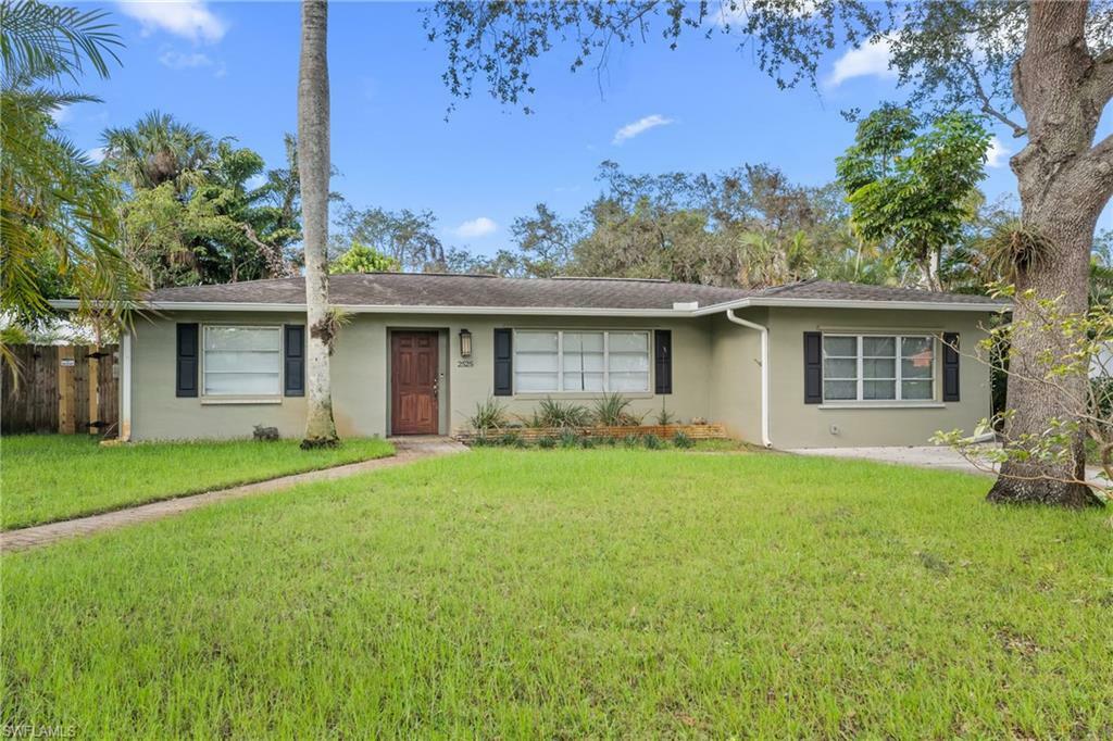 Property Photo:  2525 Dawn Cir  FL 34103 