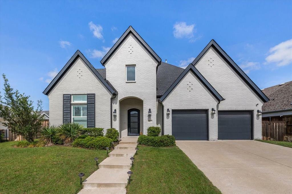 Property Photo: 2016 Roundtree Circle E TX 76008