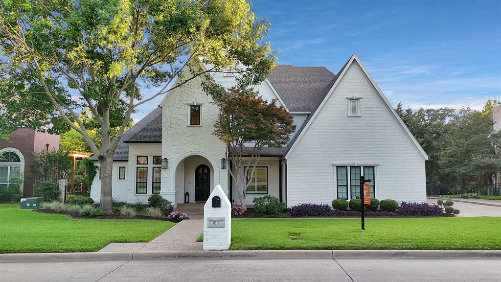 Property Photo:  1601 Valleywood Trail  TX 76063 