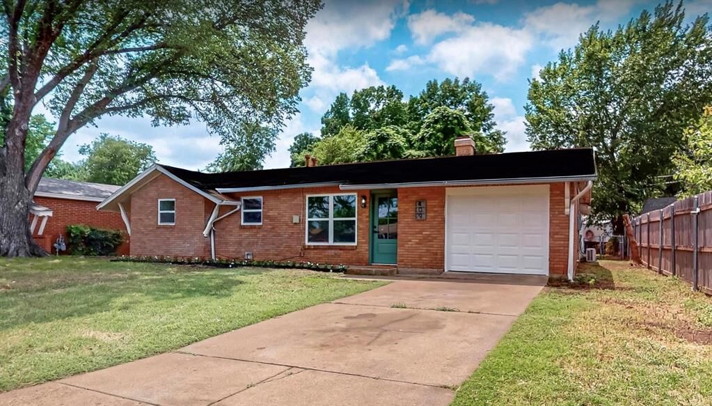 Property Photo: 409 Fleming Drive TX 76053