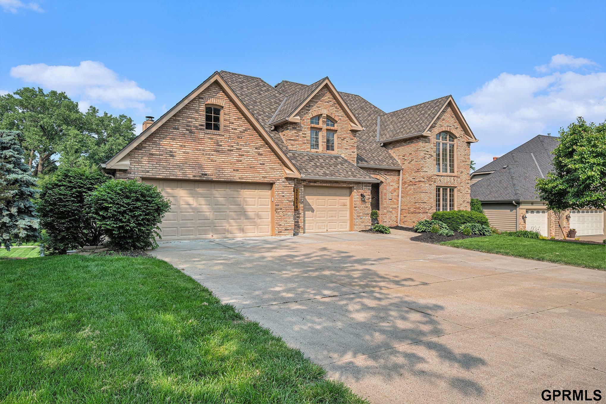 Property Photo: 21518 Pinehurst Avenue NE 68022
