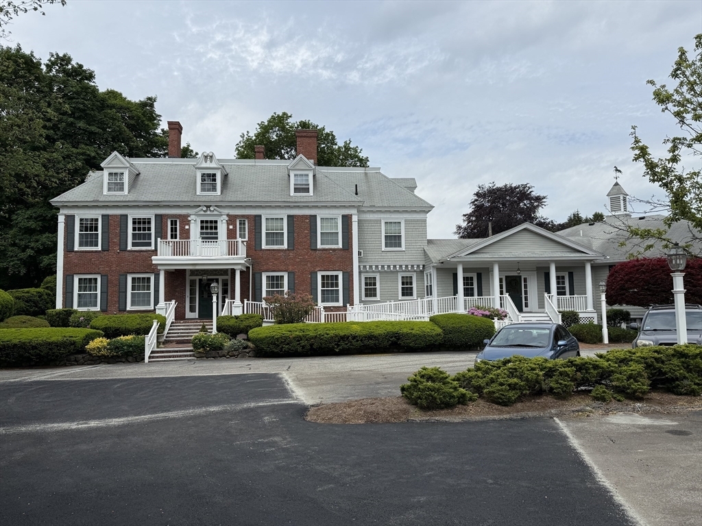 Property Photo: 5 Porter Rd 202 MA 01810