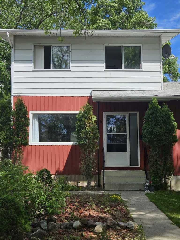 Property Photo: 2105 13 Street N AB T1H 2V4