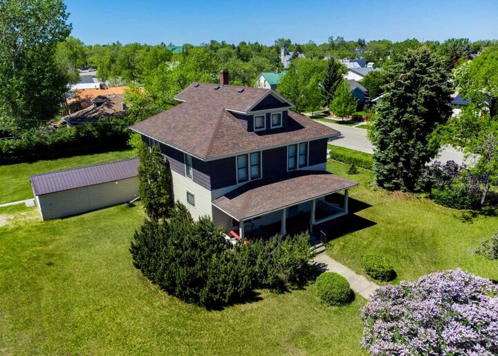 Property Photo:  2203 21 Street  AB T0L 1R0 