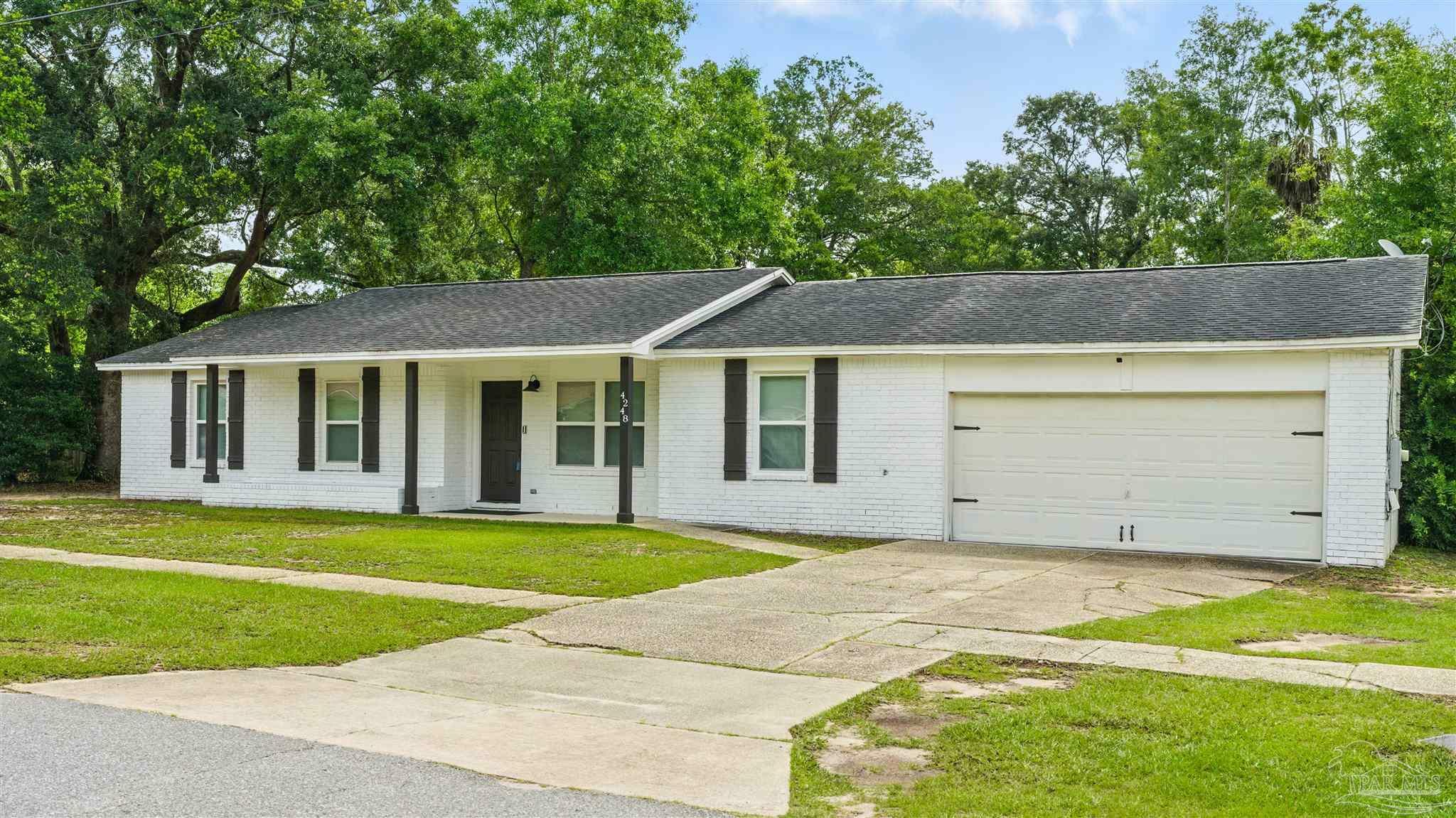Property Photo: 4248 Seaport Rd FL 32571