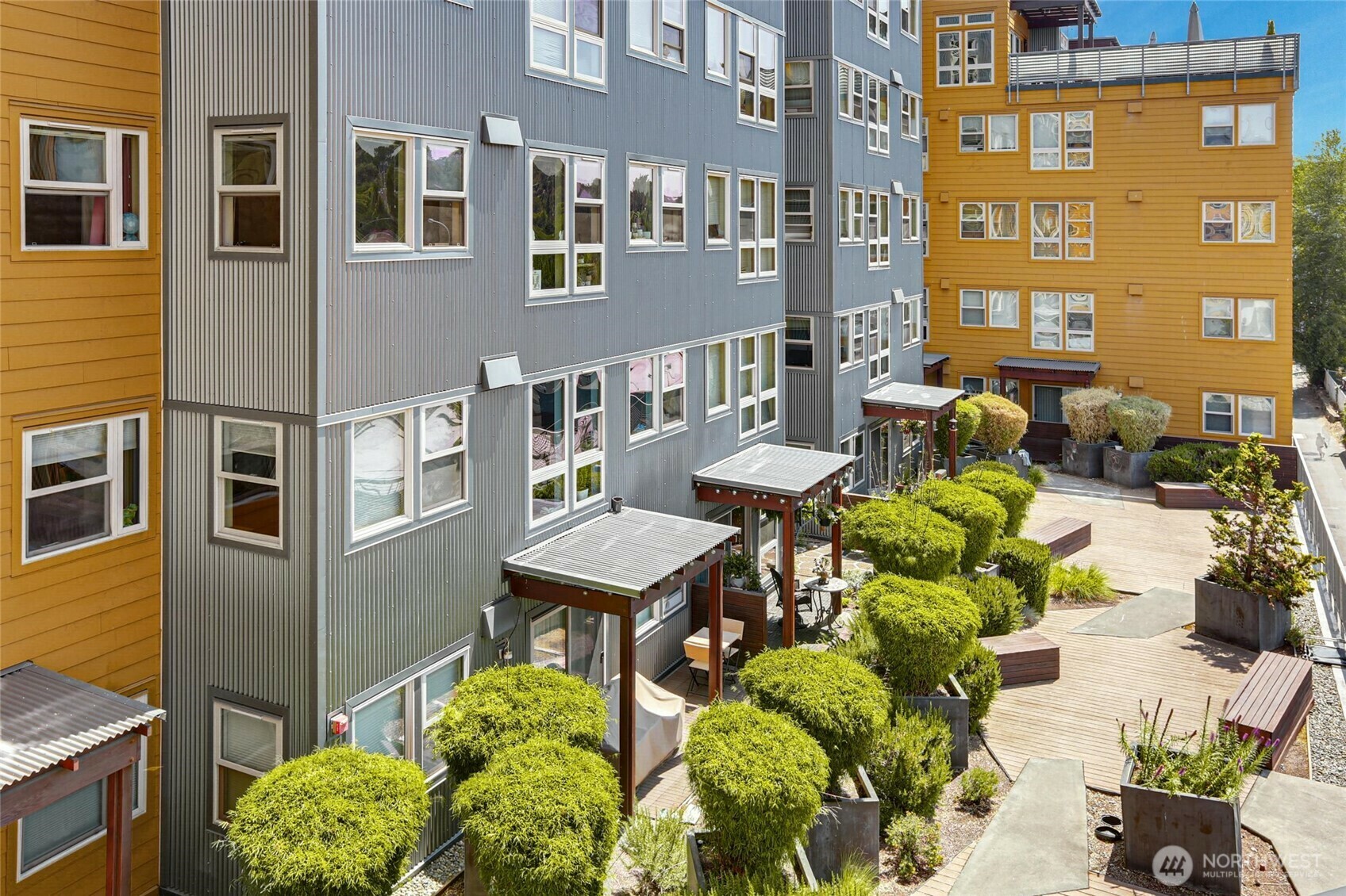 Property Photo: 827 Hiawatha Place S 405 WA 98144