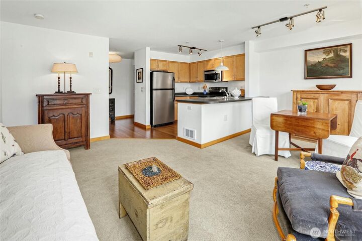 827  Hiawatha Place S 405  Seattle WA 98144 photo