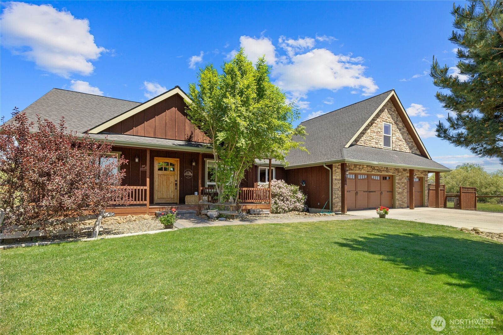 Property Photo: 2853 Game Farm Road WA 98926