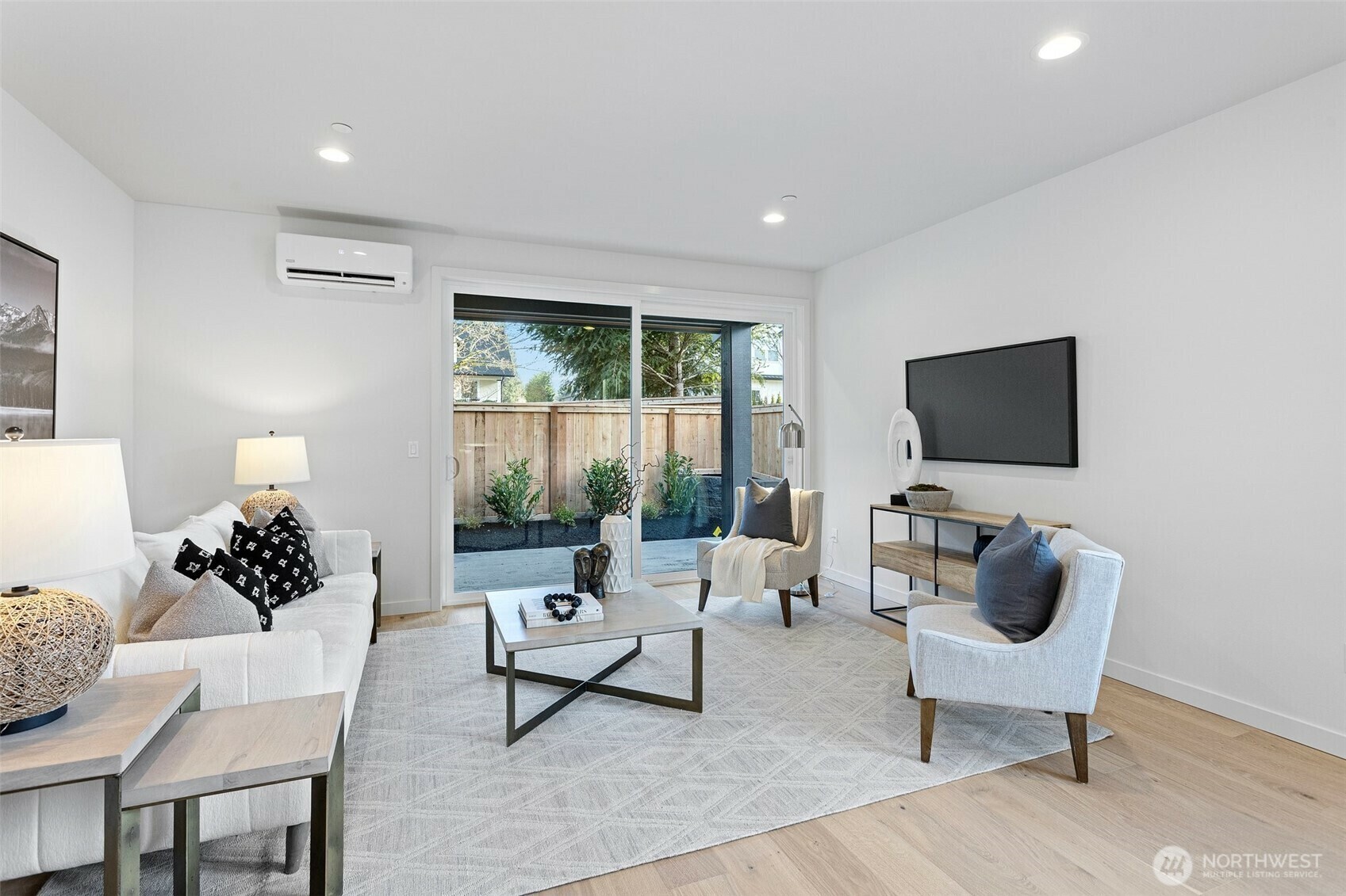 Property Photo: 8017 126th Avenue NE B WA 98033