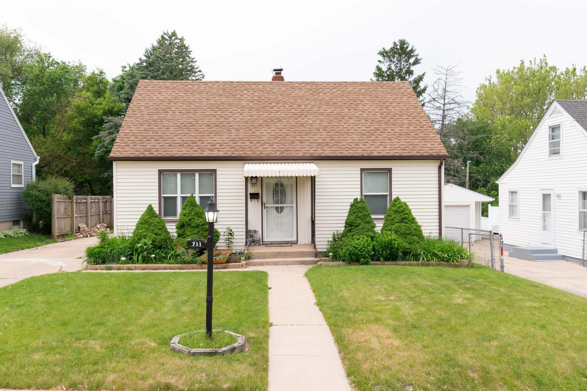 Property Photo:  711 29th Street  IL 61108 
