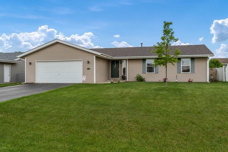 Property Photo: 14836 Hunters Way IL 61080