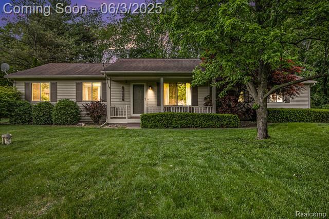 Property Photo:  8061 Sandmar Lane  MI 48350 