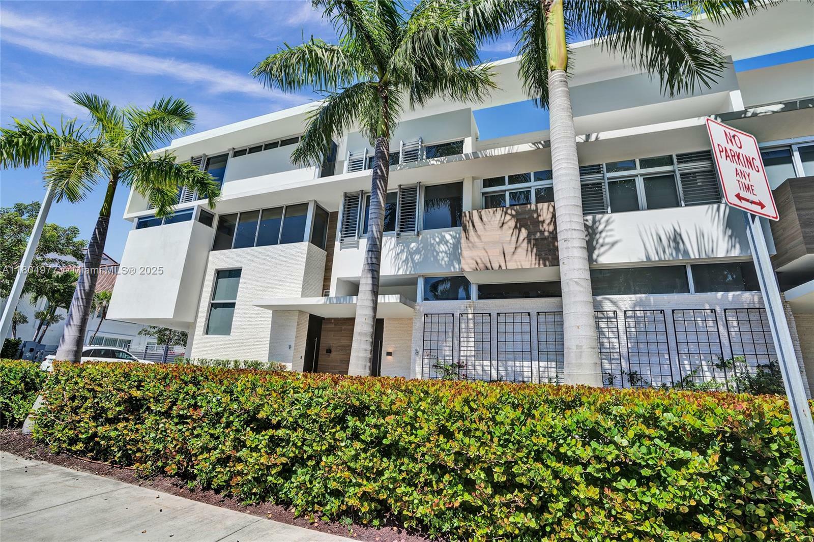 Property Photo: 3750 Yacht Club Dr Th1 FL 33180