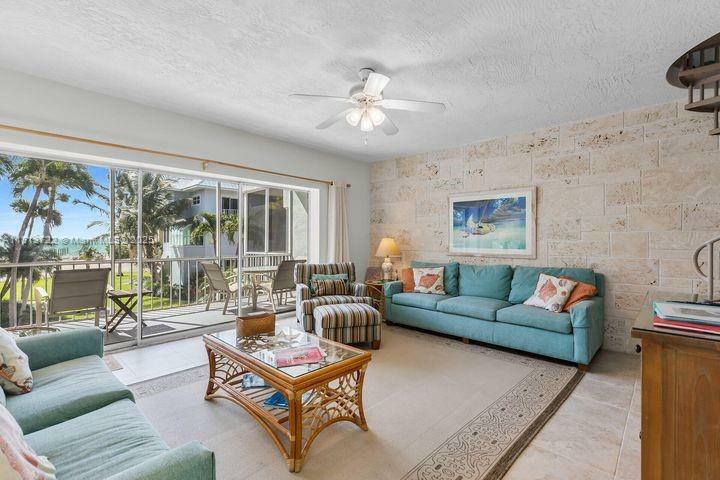 Property Photo: 140 Aregood Ln C2 FL 33036