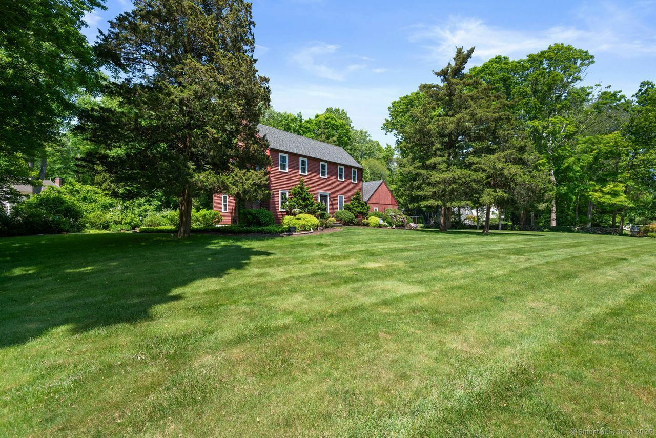 Property Photo:  3 Colonial Drive  CT 06413 