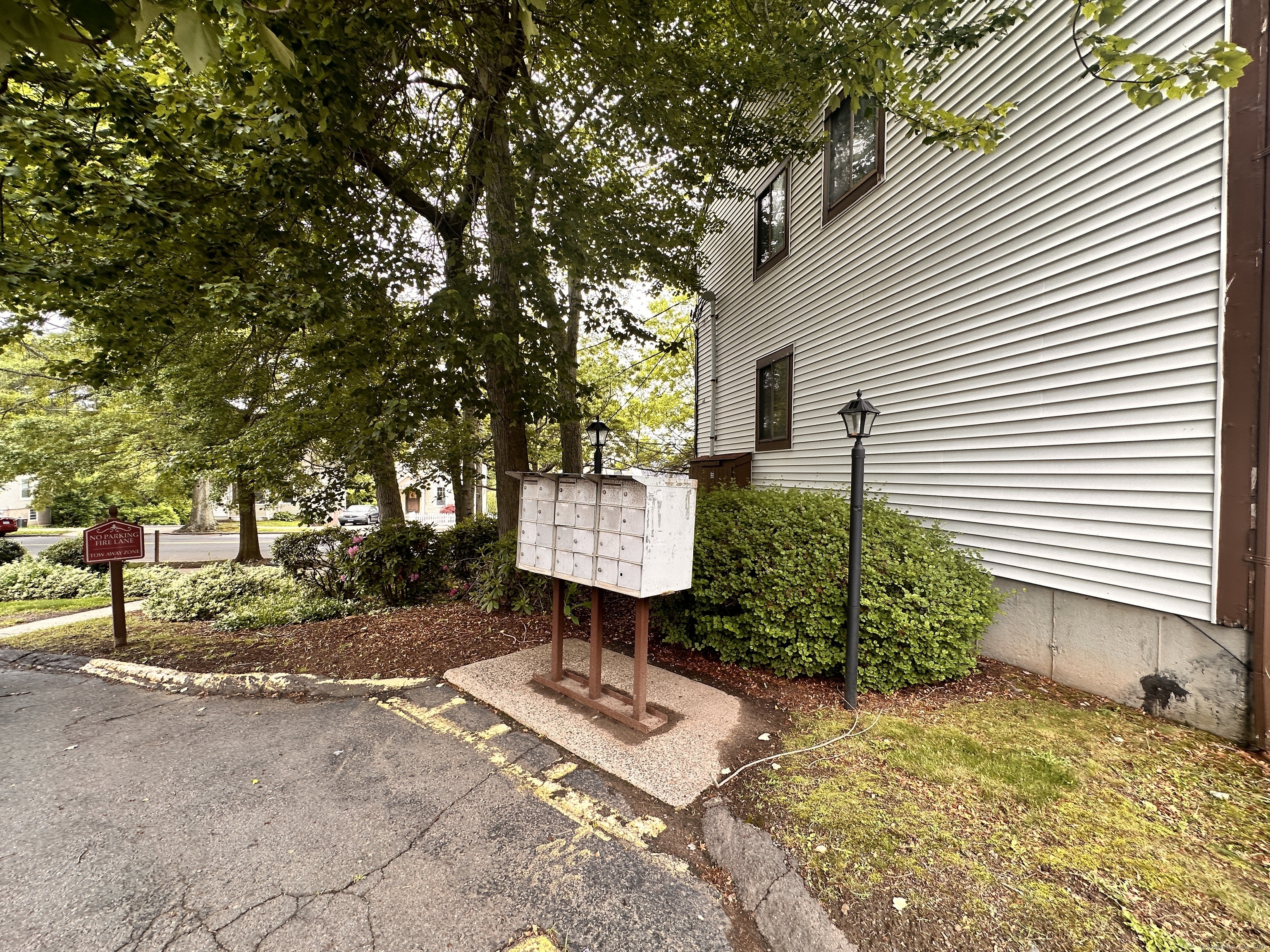 Property Photo:  529 Woodward Avenue Apt C  CT 06512 