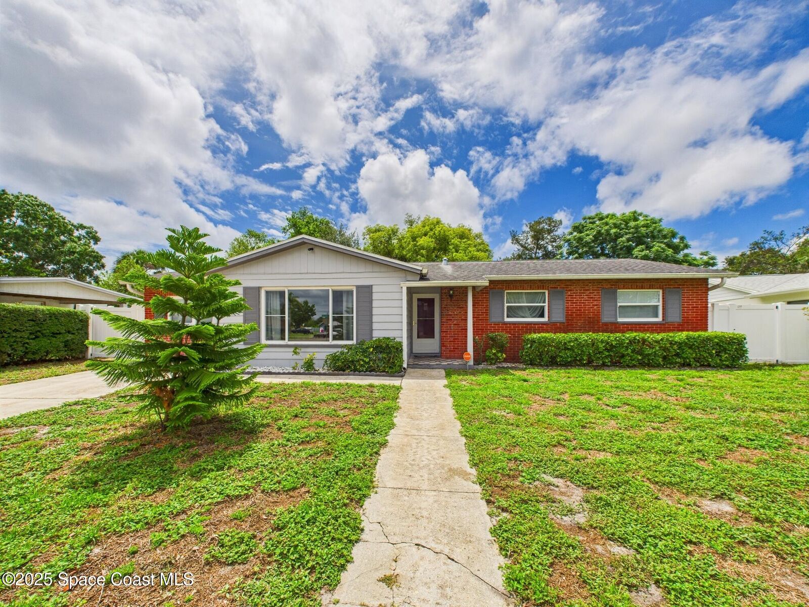 Property Photo:  2115 Otterbein Avenue  FL 32926 