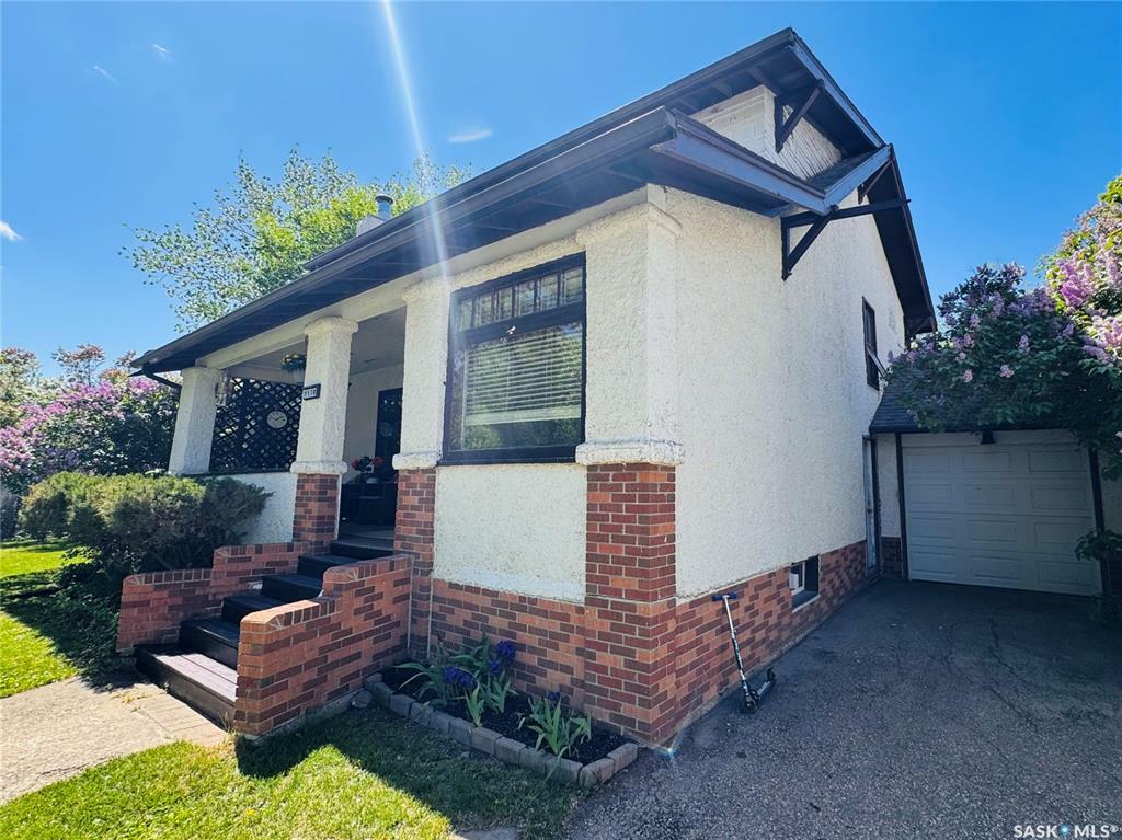 Property Photo: 1170 Clifton Avenue SK S6H 3L5
