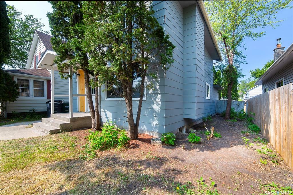 Property Photo: 515 F Avenue S SK S7M 1T6