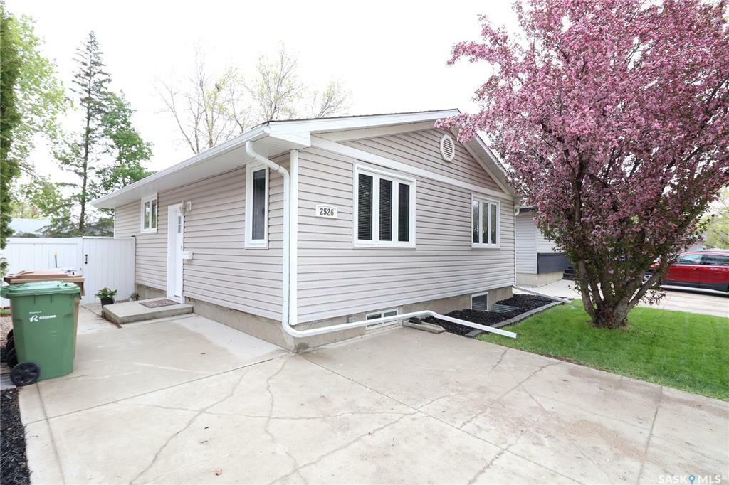 Property Photo: 2526 Dewdney Avenue E SK S4N 4V5