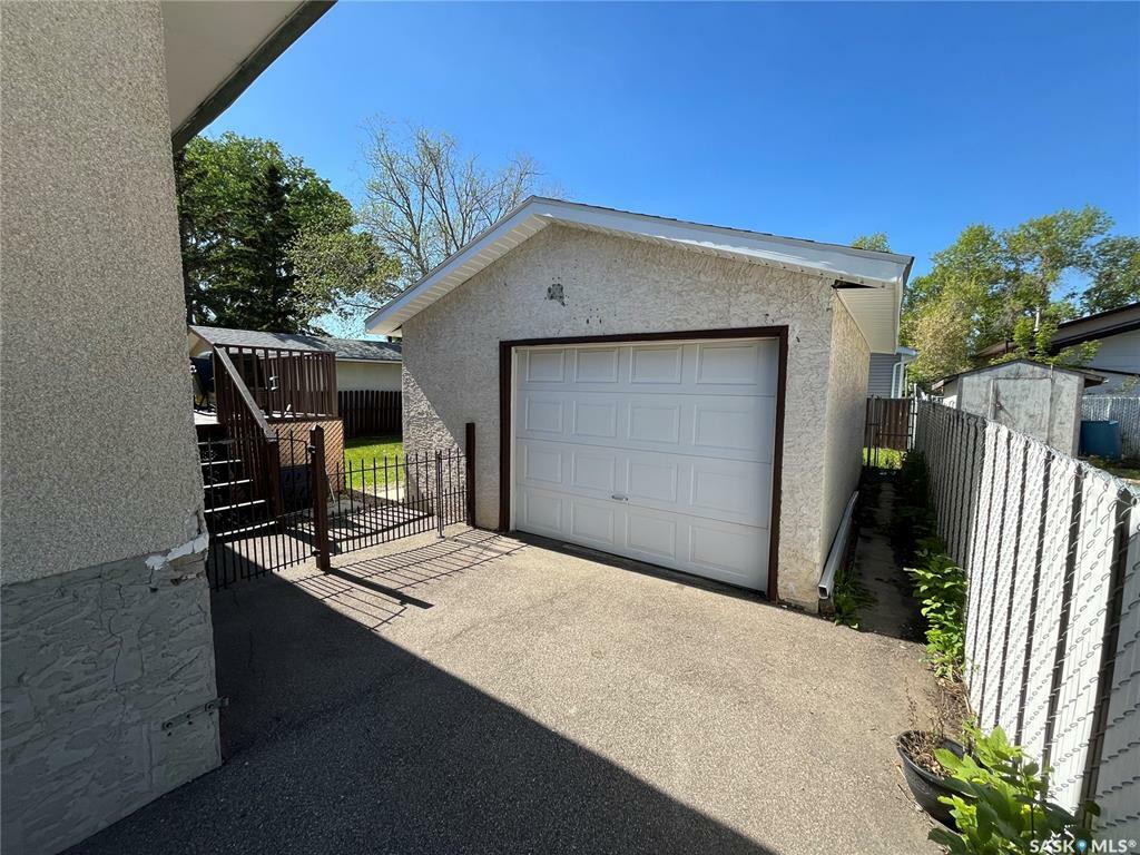 Property Photo: 384 Cavendish Street SK S4N 4K2