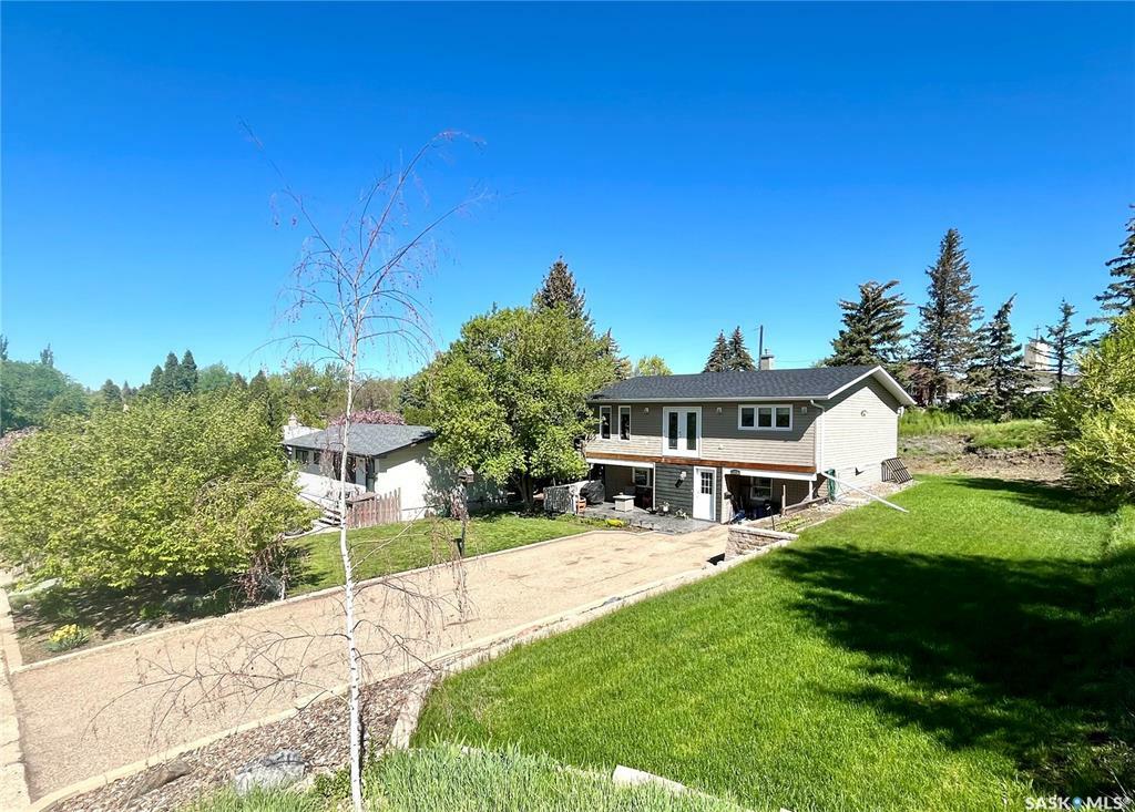 Property Photo: 1275 Sidney Street E SK S9H 1V1