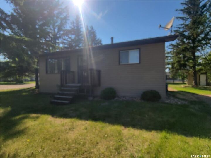 Property Photo: 16 4th Avenue E SK S0M 2C0