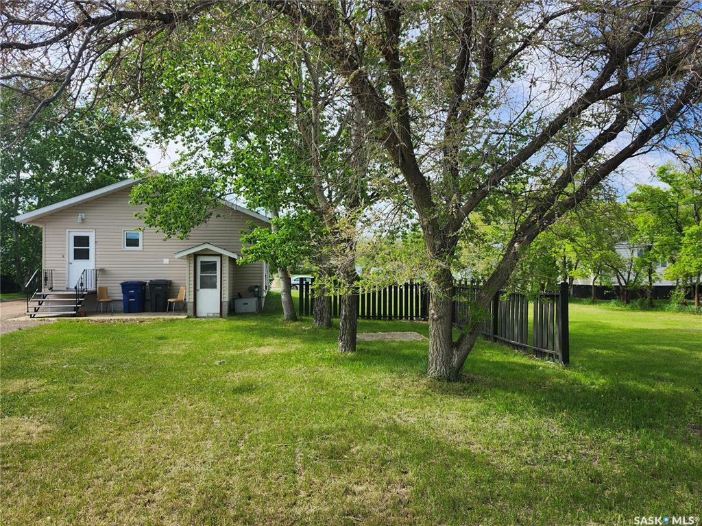 Property Photo: 16 H Avenue SK S0H 0K0