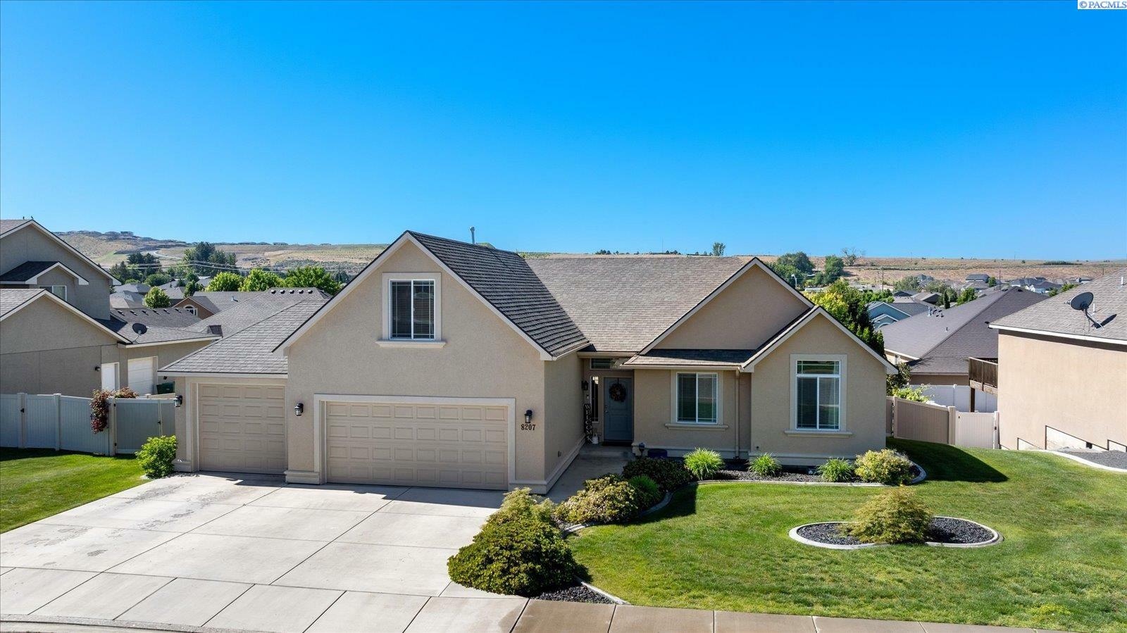 Property Photo: 8207 W 4th Pl WA 99336