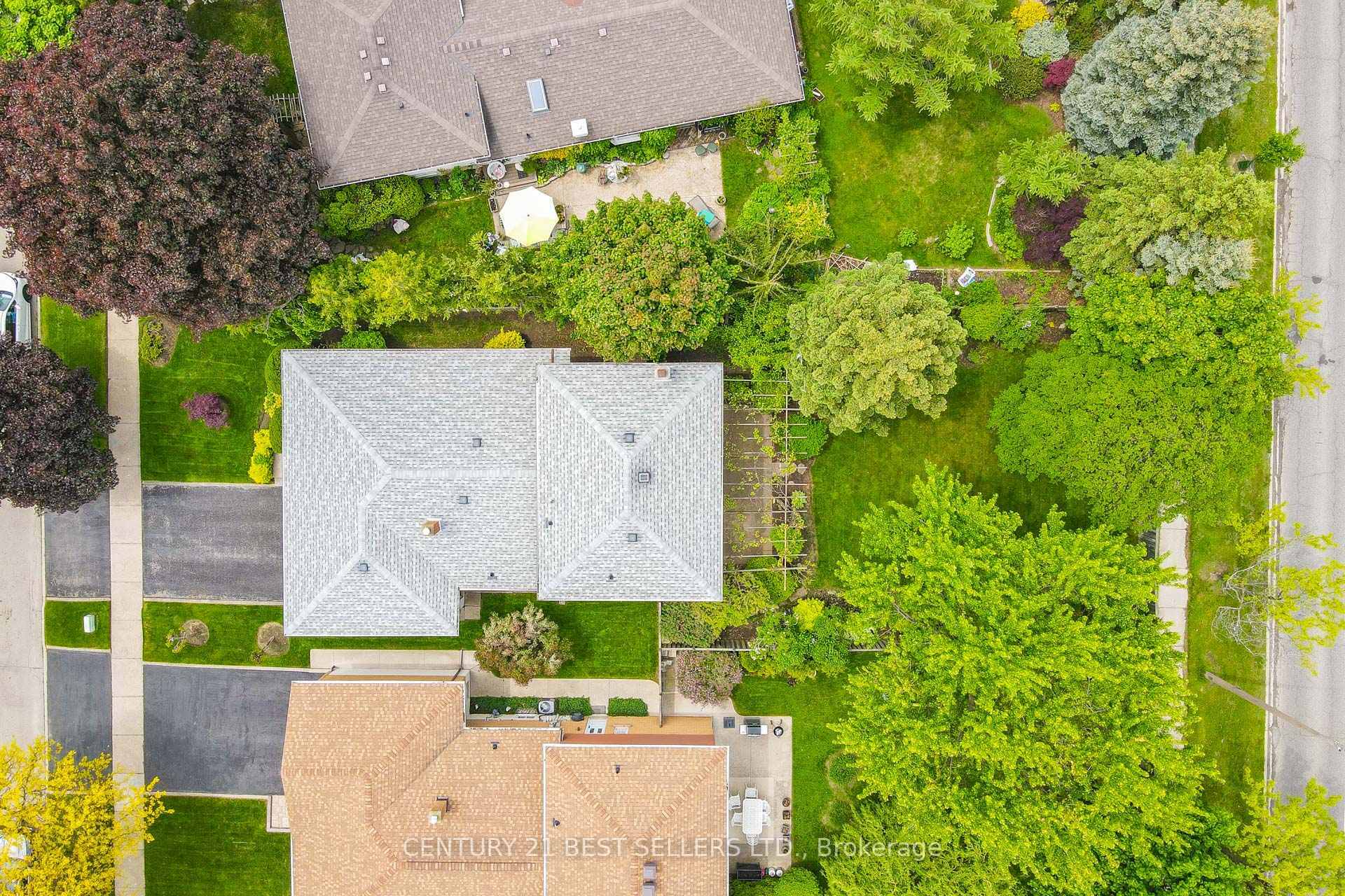 Property Photo:  3403 Juanita Court S  ON L5A 3J5 