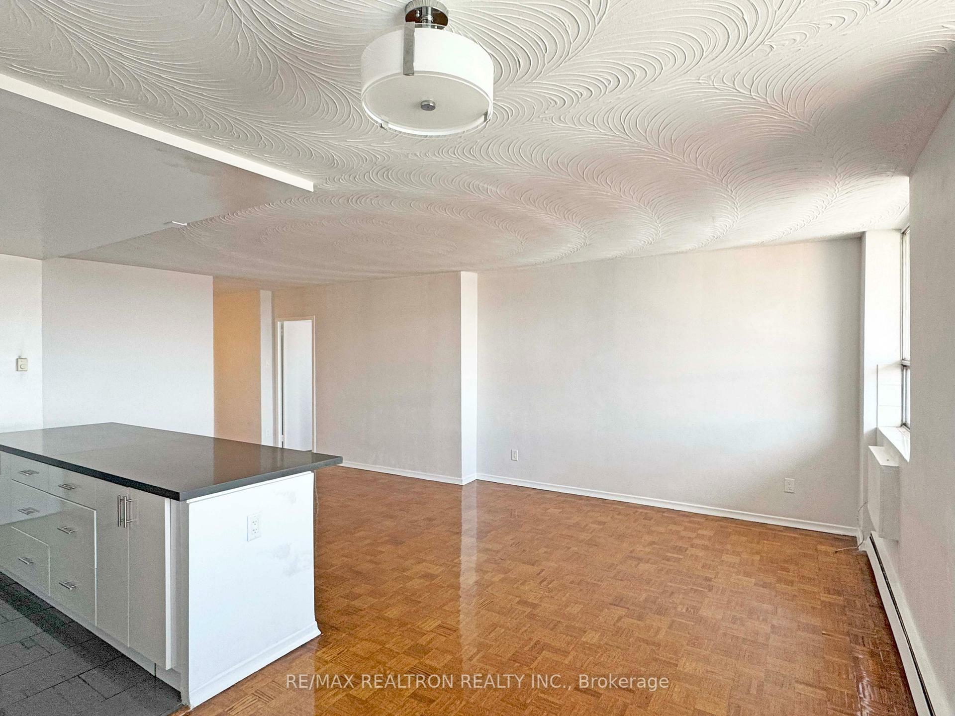 Photo de la propriété: 525 Eglinton Avenue E Ph2 ON M4P 2P6
