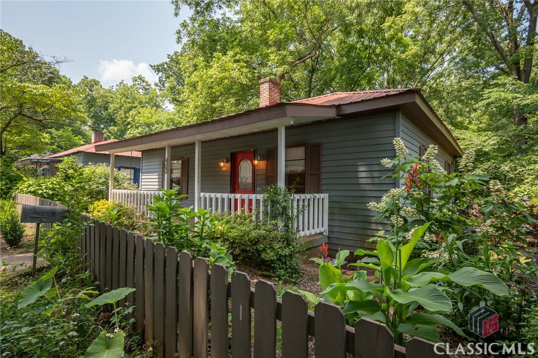 Property Photo: 140 Lakeview Street GA 30601