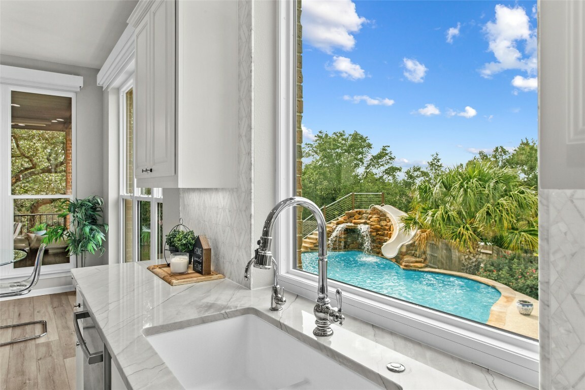 Property Photo: 405 Mirafield Lane TX 78737