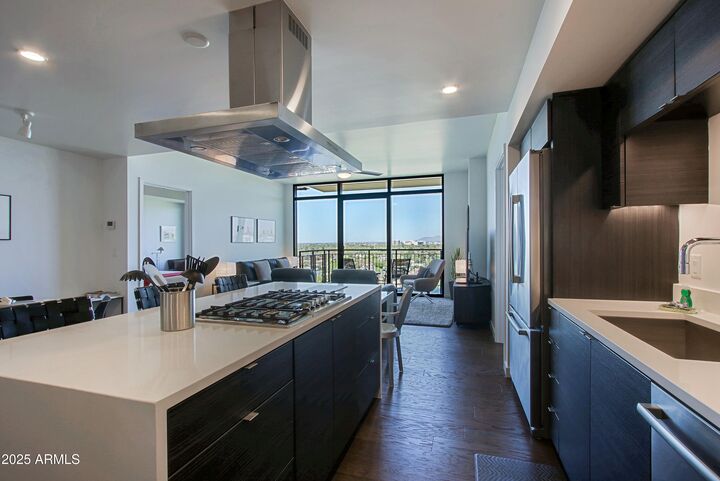 Property Photo:  200 W Portland Street 1024  AZ 85003