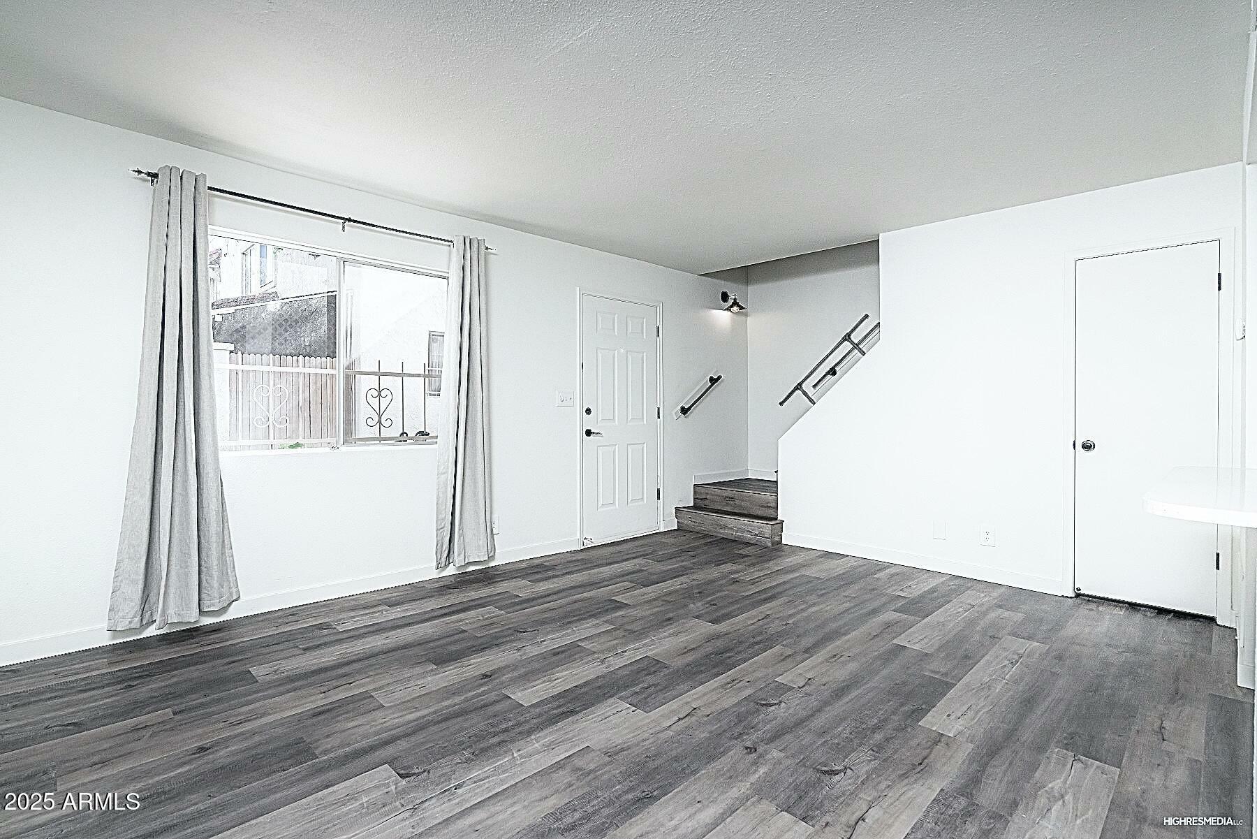 Property Photo: 1231 E Lawrence Lane AZ 85020