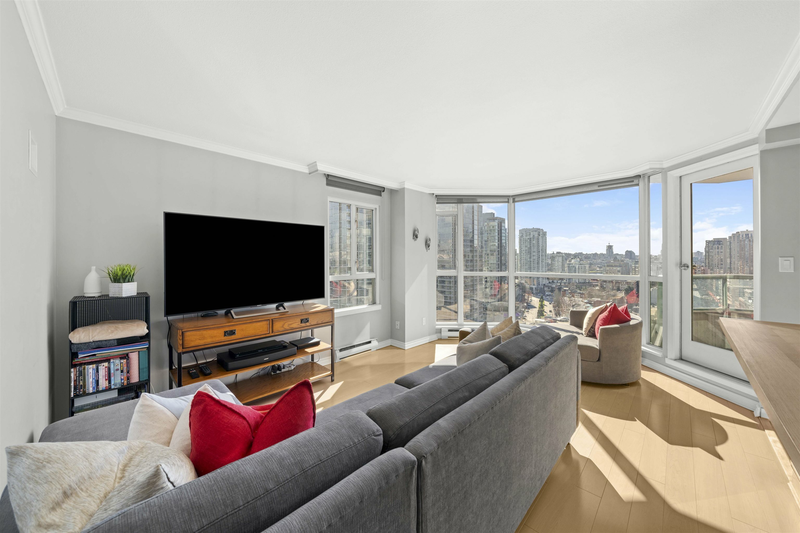 Property Photo: 888 Hamilton Street 1201 BC V6B 5W4