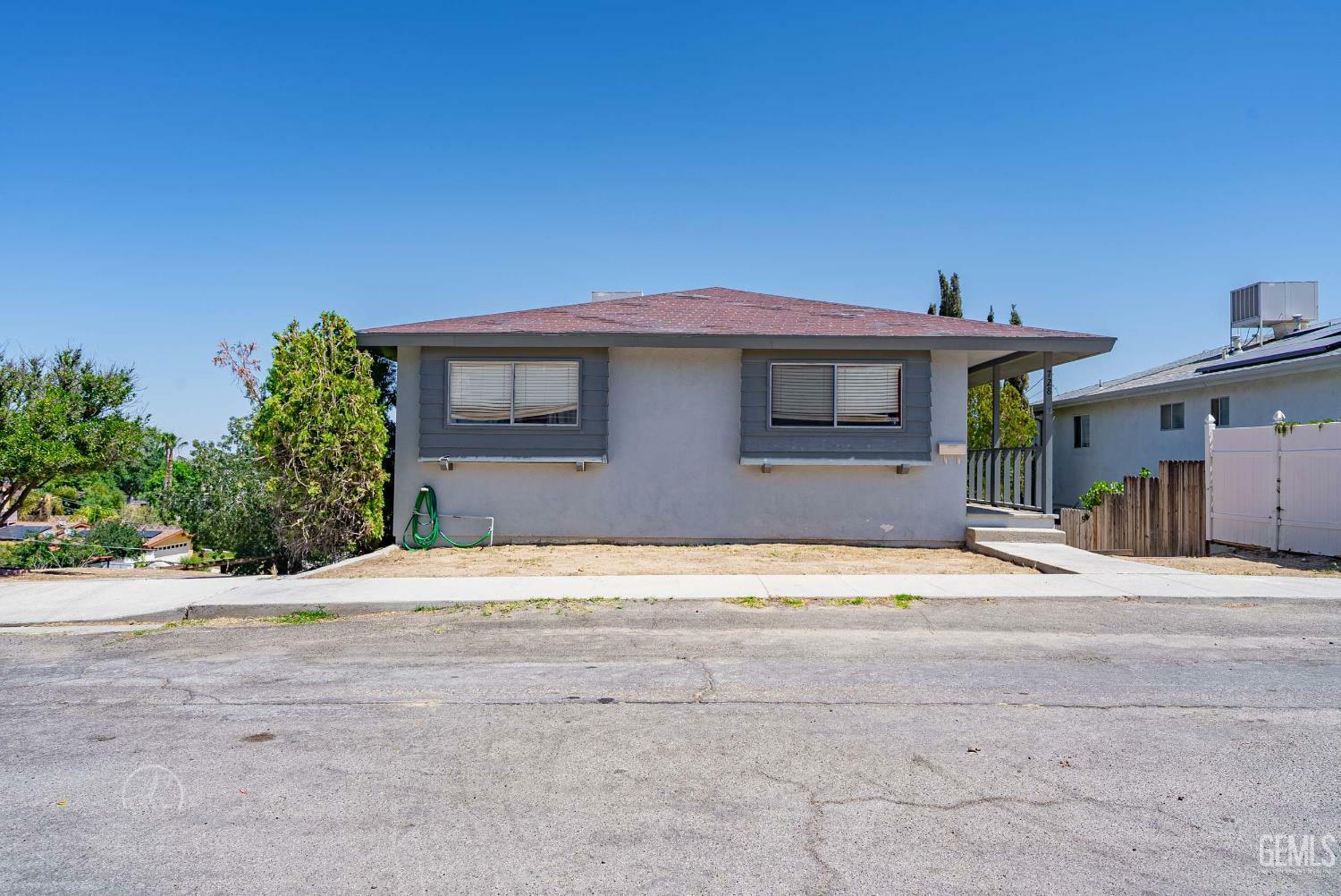 Property Photo: 728 D Street CA 93268