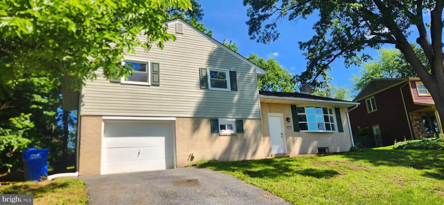 Property Photo: 6130 Pine Knoll Drive PA 17111