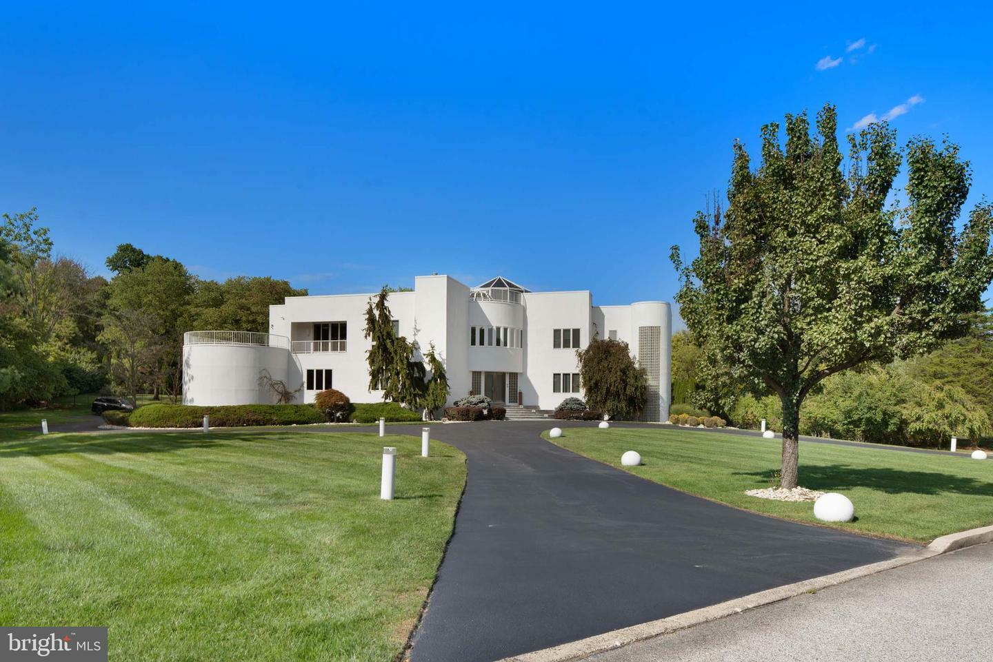 Property Photo: 611 Creek Lane PA 19031