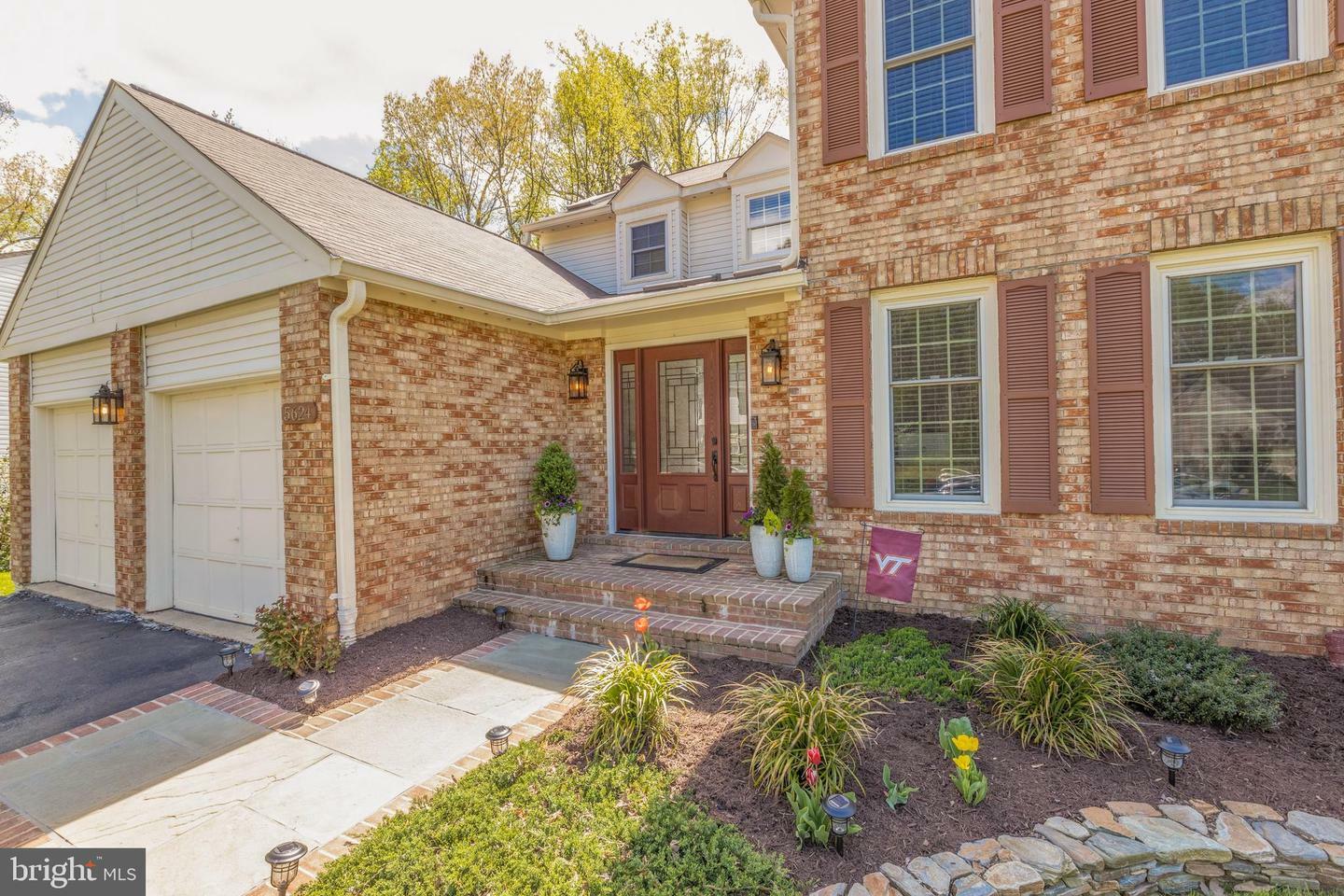 Property Photo: 5624 Kemp Lane VA 22015