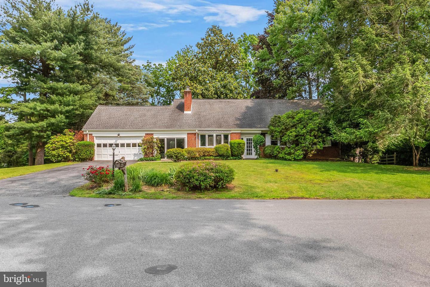 Property Photo: 833 Parkridge Drive PA 19063