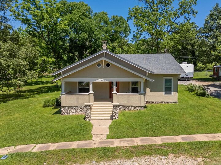 Property Photo: 207 Combs Avenue AR 72626