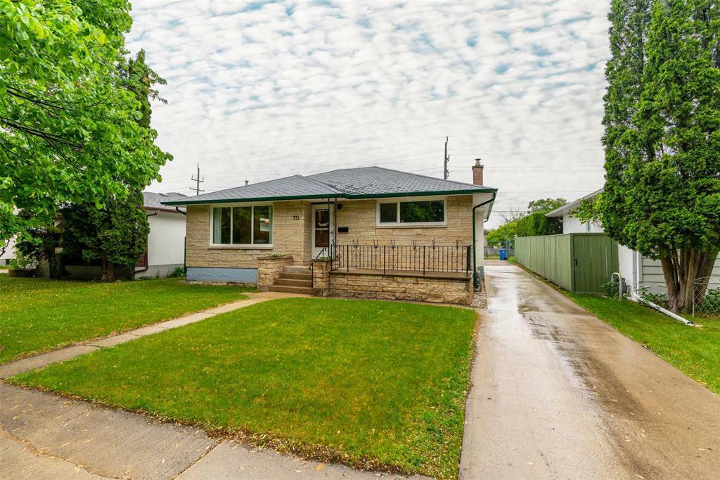 Property Photo: 751 Simpson Avenue MB R2K 1S1