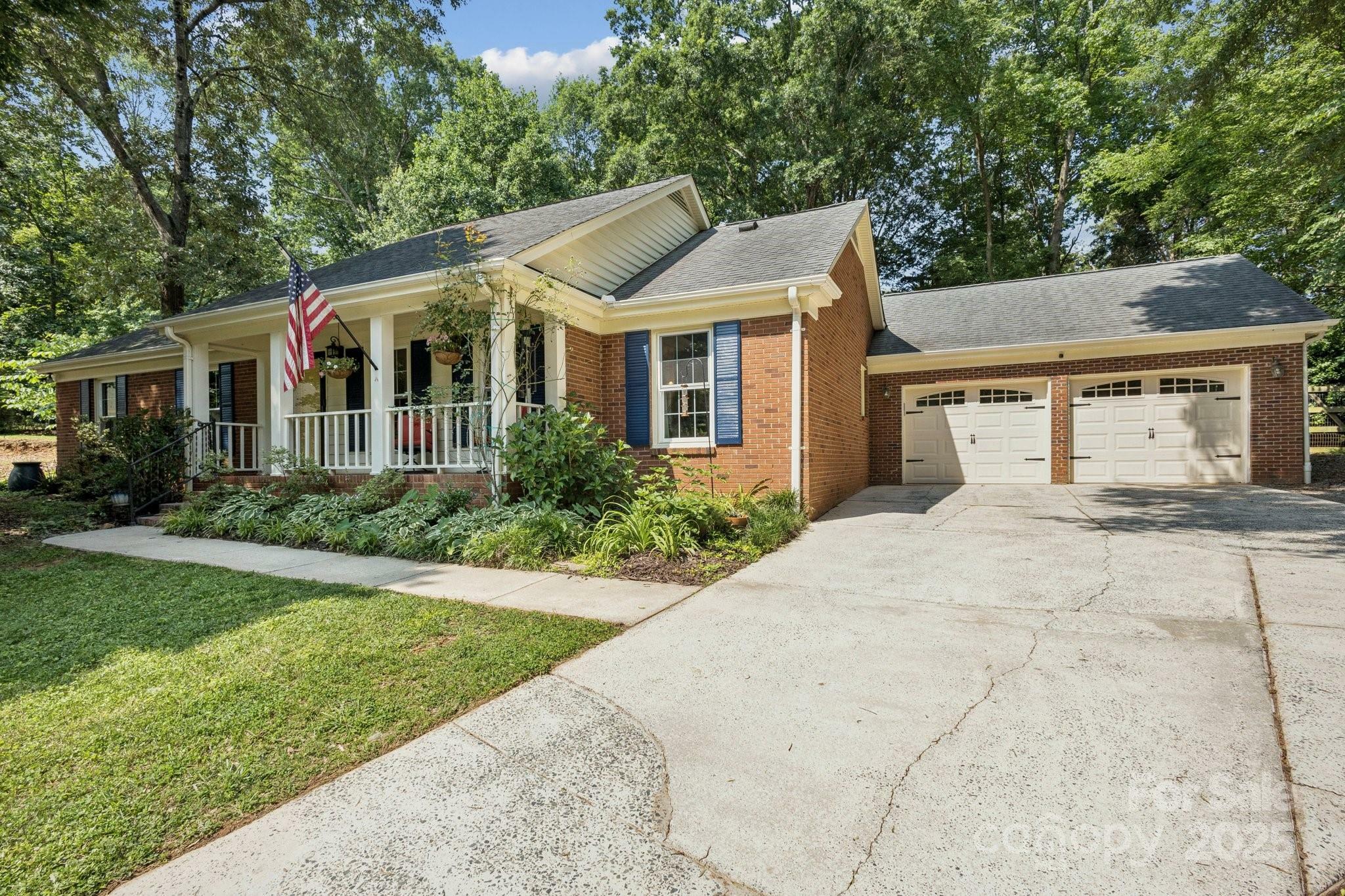 Property Photo: 405 Scarborough Lane NC 28105