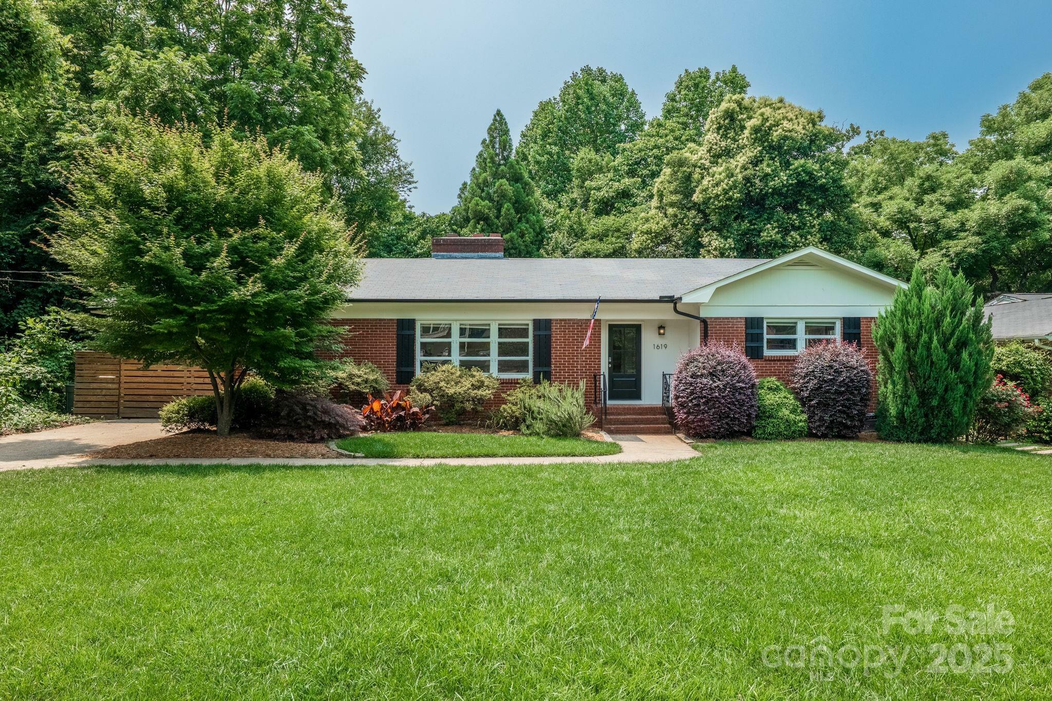 1619 Flynnwood Drive  Charlotte NC 28205 photo