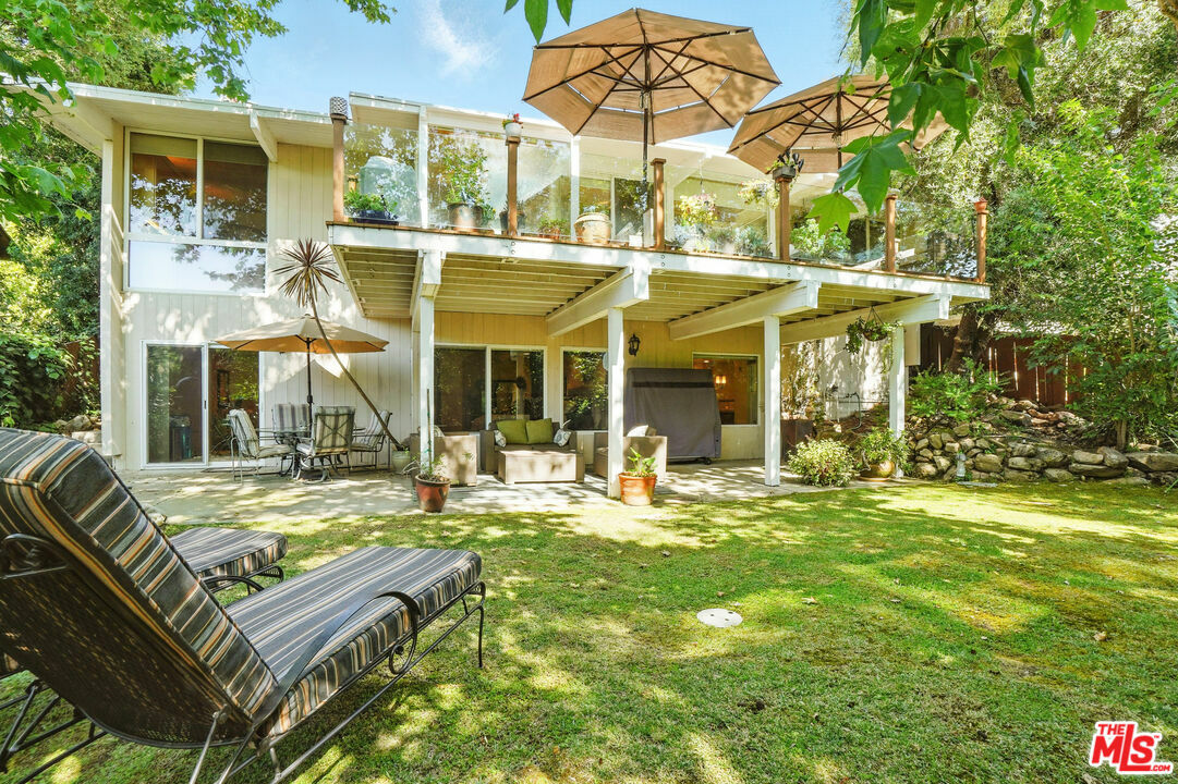 Property Photo: 679 Wonder View Dr CA 91302
