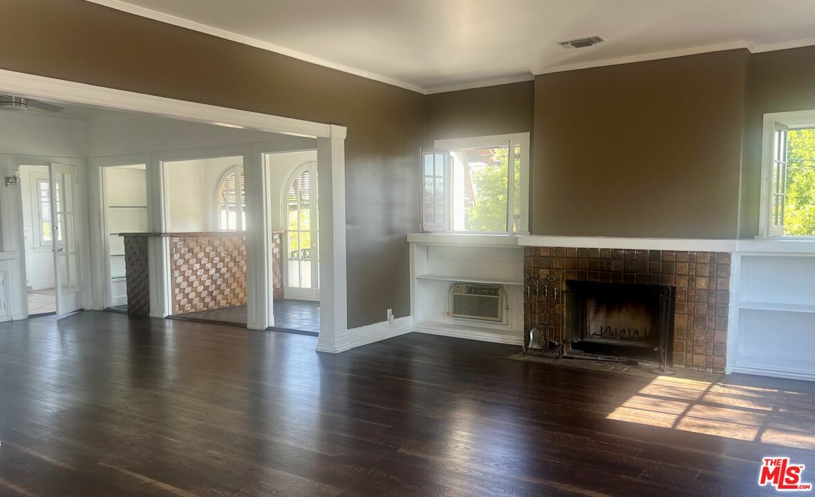 Property Photo: 456 S Wilton Pl CA 90020