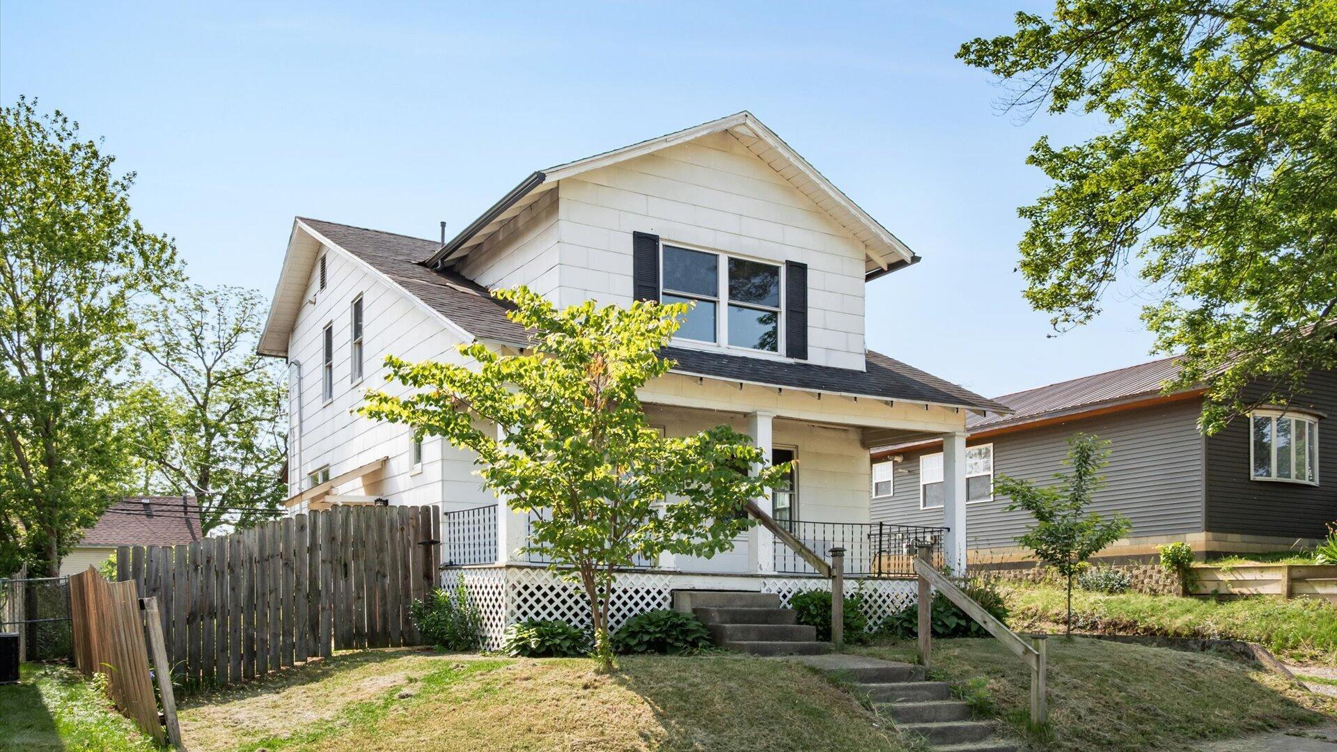 Property Photo:  422 N Cedar Street  OH 43055 